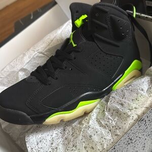 Jordan 6   Electric green.   Sz 11